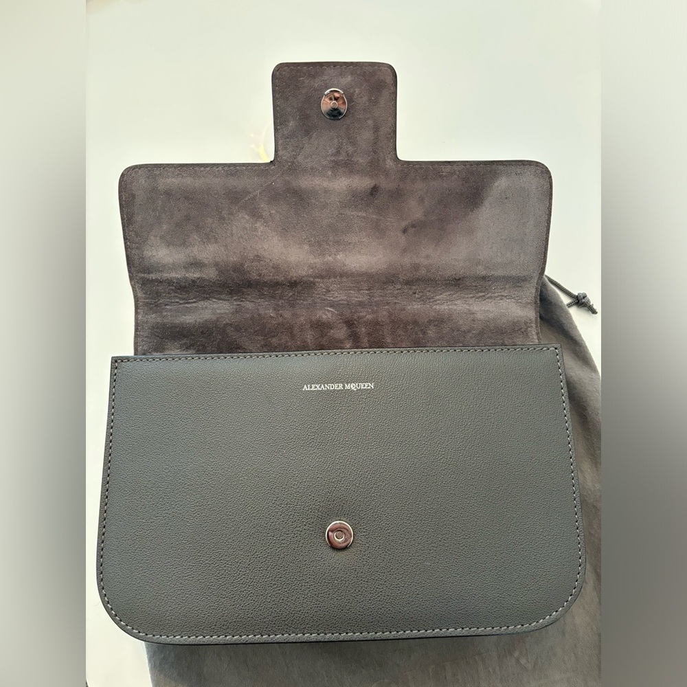 Alexander McQueen insignia purse - Picture 5 of 14